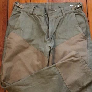 Men’s brush protection hunting pants.